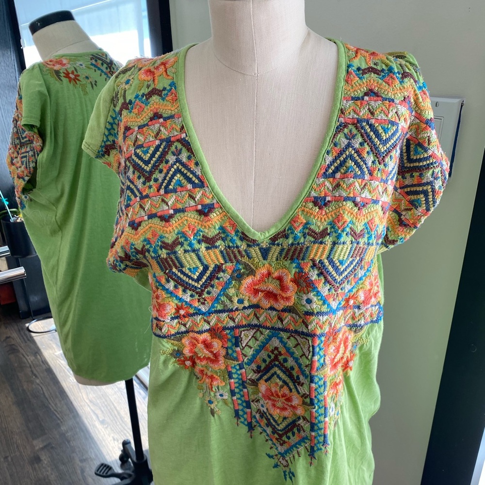 NWT Johnny Was Embroidered T-shirt M